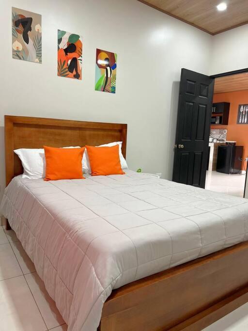 Orange Apartment 5 Min Aeropuerto Juan Santamaria Alajuela Luaran gambar