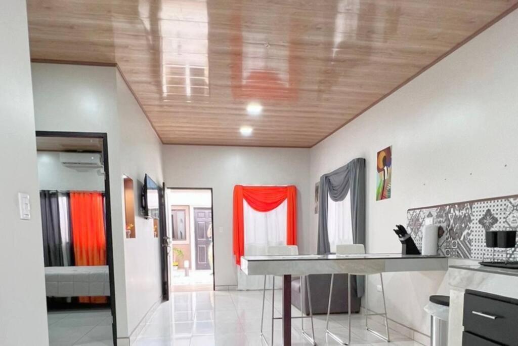 Orange Apartment 5 Min Aeropuerto Juan Santamaria Alajuela Luaran gambar