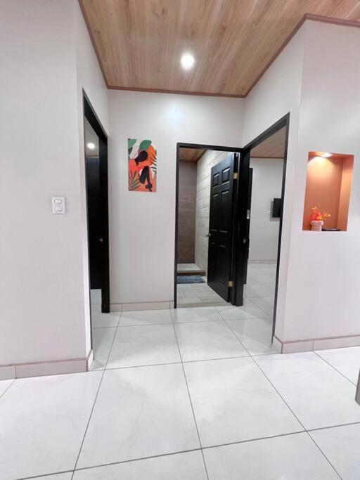 Orange Apartment 5 Min Aeropuerto Juan Santamaria Alajuela Luaran gambar