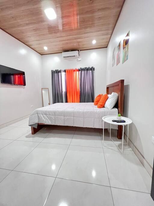 Orange Apartment 5 Min Aeropuerto Juan Santamaria Alajuela Luaran gambar
